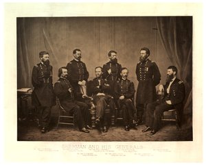 シャーマンとその将軍[ブレアは印刷前に別のネガから追加した]、1865年（セピア写真） 作： George N. Barnard
