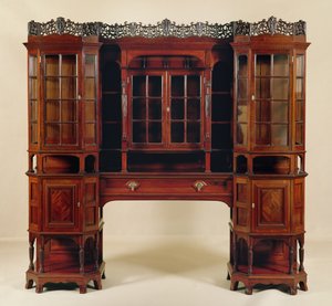 Morris＆Co.のために作られた飾り戸棚、1880年頃（彫刻が施されたマホガニー） 作： George Washington Jack