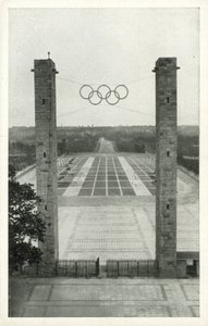 ライヒスポートフェルト、ベルリン（モノクロ写真） 作： German Photographer