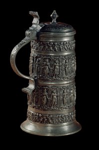 ドイツ美術：アナベルグのヴェルメイユ製マグカップ。16世紀パリ、ルーブル美術館 作： German School
