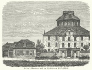 ドイツの哲学者・劇作家であるゴットホルト・エフライム・レッシングの家とヴォルフレンブッテルの図書館（写真左）。