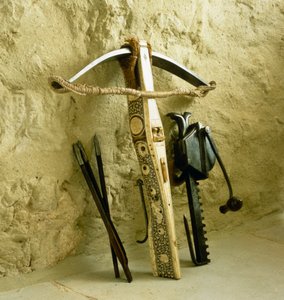 モリッツのランドグレイブに属する狩猟用クロスボウ、1600年頃（木と骨） 作： German School