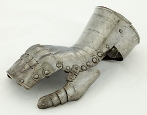 左ガントレット、c.1490-1510、19世紀に復元（鋼と革） 作： German School