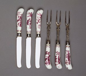 マイセンナイフとフォークのハンドル、1735年頃（磁器） 作： German School