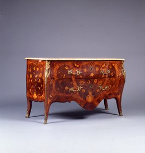 寄木細工と寄木細工の箪笥の1つ、c.1765（漆塗りの真ちゅう製のキングウッド、アマランサス、チューリップウッド、ボアサテン）（463022も参照）