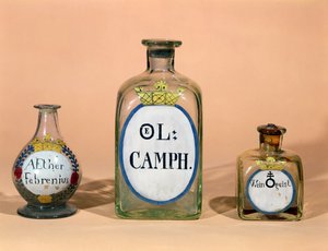 カンフルとスピリットオブワイン用の薬瓶（ガラス）
