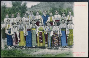 アルジェ地方のルーマニアの伝統的な衣装を描いた絵葉書。1900〜10年頃 作： German School