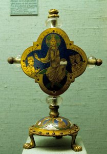 神聖ローマ帝国皇帝ヘンリー2世（973〜1024年）の聖遺物（1200年に列福）。電子メール、クリスタル、銅、銀、金で作られています。1170年頃 ニーダーザクセン州、サンミッシェル・ヒルデスハイムより。日 0,236 m パリ、ルーヴル美術館