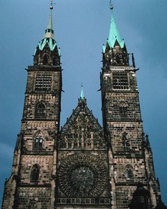 聖ローレンツカークの西ファサードのバラ窓 作： German School