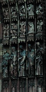1277年に着工された西ファサードの中央ポータルの右側の彫刻の詳細（石材） 作： German School