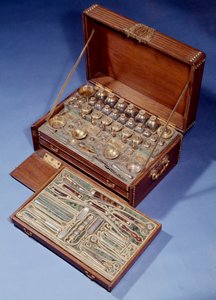 旅行用の手術と薬局のキット。1640.アウグスブルク装飾美術、パリ。 作： German School