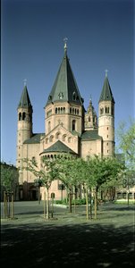 聖マーティン大聖堂と聖シュテファン大聖堂の北東からの眺め 作： German School