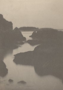 リトル グッド ハーバー、メイン州、c. 1913年。 作： Gertrude Käsebier
