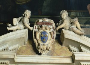 バルベリーニ礼拝堂の内部ビュー、紋章の大理石、ラピスラズリを支える2つのケルビムの装飾的なペディメントの詳細 作： Gian Lorenzo Bernini