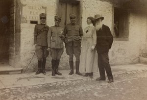 アルバム「Pictures of War II」。赤十字とイタリア兵（白黒写真 作： Gigliucci Gigliucci