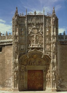 エントランスファサード（国立宗教彫刻博物館）は1488〜96年に建てられました