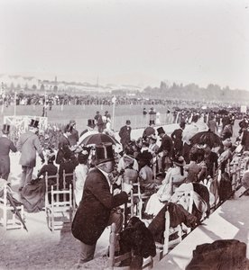 カシーネ公園の競馬場：プラレルモ将軍、ネリ・コルシーニ、アルベルト・リニャーノ、ジェンナーロ・プラッチ、パーケンシュタイン伯爵夫人モード・リッチ