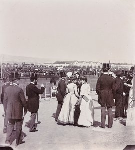 カシーネ公園の競馬場：ジョヴァンニ・ファッブローニ、エウジェニオ・ニッコリーニ侯爵夫妻、グイッチャルディーニ伯爵夫人、L.マナラ 作： Giorgio Enrico (attr.to) Levi
