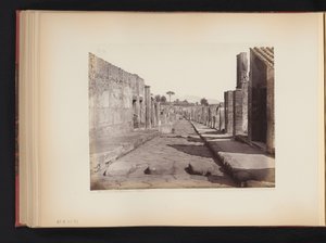 イタリア、ポンペイの Strada della Abbondanza の眺め Strada della Abbondanza. ポンペイ (オブジェクトのタイトル) 作： Giorgio Sommer (attributed to)
