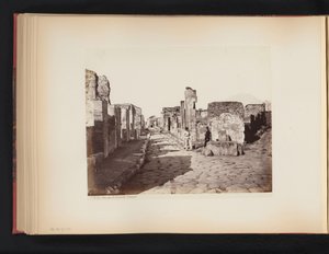 イタリア、ポンペイのストラーダ ディ サッルスティオの眺め Strada di Salustio。 ポンペイ (オブジェクトのタイトル) 作： Giorgio Sommer (attributed to)