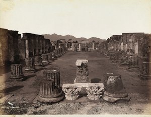 ポンペイのバシリカの全体像、東側 作： Giorgio Sommer