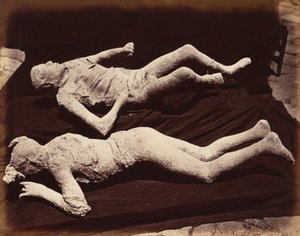 人間の鋳型、ポンペイ、c.1870年（写真） 作： ジョルジオの夏