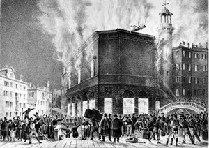 1836年、ヴェネツィアのフェニーチェ劇場の火災の様子。ジョヴァンニ・ピヴィドールの版画。ミラノ、G.ヴェルディ音楽院。 作： Giovanni (after) Pividor