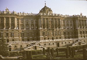 1738年に始まったパラシオレアルの南正面の眺め 作： Giovanni Battista Sacchetti