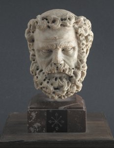 ひげを生やした男の頭、1312-1314 作： Giovanni Pisano