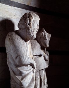 福音書記者ルカ」（大理石彫刻、1306年頃 作： Giovanni Pisano