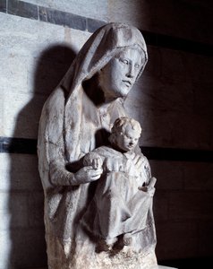 聖母と子 ( 大理石彫刻 ) 作： Giovanni Pisano