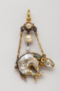 金の羊毛騎士団のペンダント（裏面