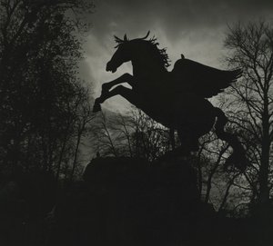 ミラベル庭園のペガサス像 作： Godfrey Macdominic