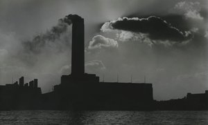 テムズ川沿いの発電所、ロンドン 1950年代 作： Godfrey Macdominic