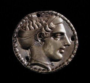 金製アップリケのサコスを被った女性頭部（ケルチ出土） 5世紀（金 作： Greek