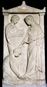 ギリシャのアート。"A maid helped her mistress remove her sandal" 紀元前4世紀の大理石のレリーフのストッキング。アテネ、国立考古学博物館 作： Greek