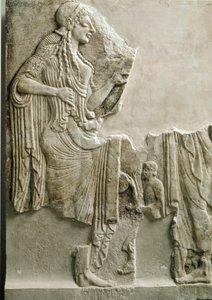 ギリシャのアンティキテ。"女神アテナに生け贄を捧げる一家" 低層レリーフ。紀元前550年。アテネのアクロポリスよりアテネ、アクロポリス博物館 作： Greek