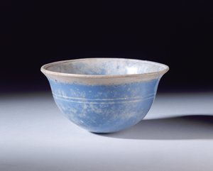 ヘレニスティックブルーキャストボウル、紀元前2世紀（ガラス） 作： Greek