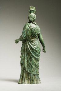ヘレニズム時代の紀元前1世紀、紀元前1世紀紀元前1世紀のイシスフォルトゥナ像の後姿（ブロンズ）（正面図は270388を参照）