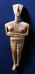 キクラデス時代の置物、ナクソス島、紀元前3000～2000年頃（大理石） 作： Greek