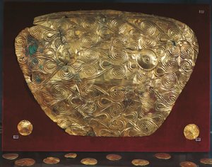 ミケーネの墓 V からの金の盾 作： Greek School