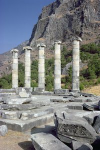 紀元前4世紀前半のアテナポリア神殿の遺跡とアクロポリスロック 作： Greek School