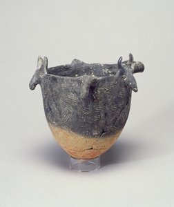 チューリップボウル、ブルズヘッド付き、キプロス、紀元前2400〜2200年（粘土） 作： Greek School