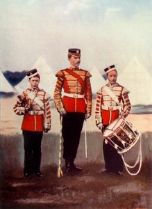 「ドラムメジャーとドラマー、コールドストリームガード」、1900。 作： Gregory and Co