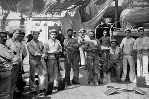 1896年の戦艦HMSキャンパーダウンのストーカーの一部。 作： Gregory and Co