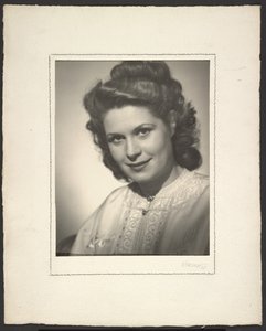 [女性の肖像］ 作： Günther Krampf