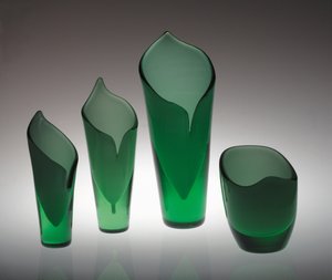 3つのカラの花瓶とボウル 作： Gunnel Nyman