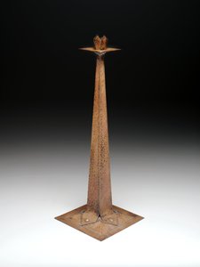 キャンドルスティック、1907年頃（銅製 作： Gustav Stickley