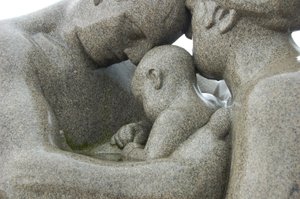 ヴィーゲランド・スカルプチャー・パークの彫刻群（写真