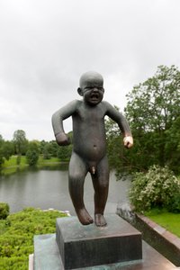 "Sinnatageen" angry boy, フログナー公園の彫刻, オスロ, ノルウェー (ブロンズ)